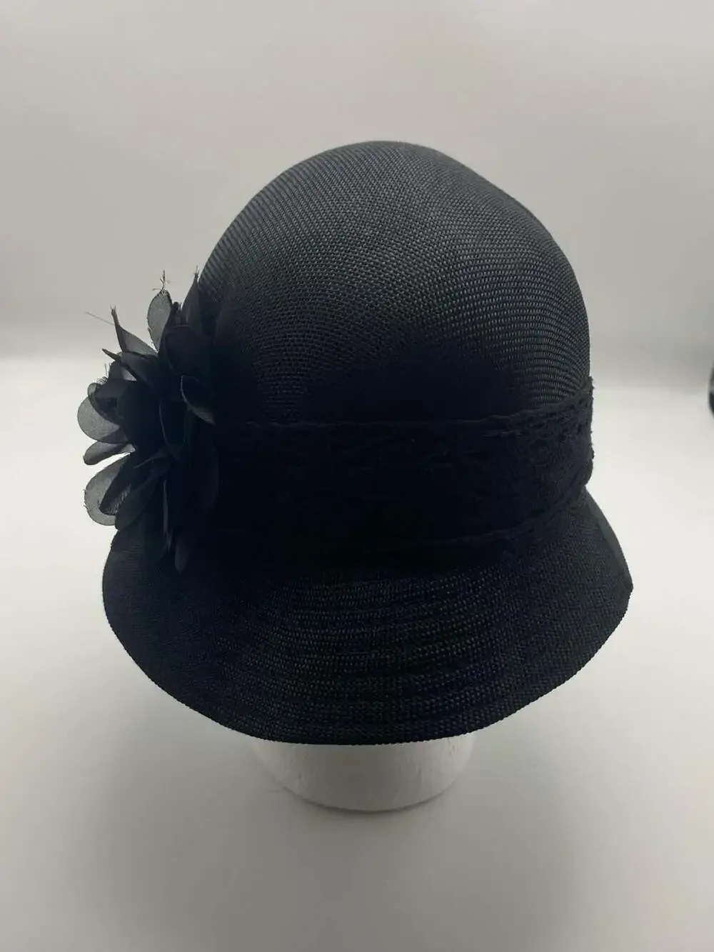 Epoch Women's Gatsby Linen Cloche Hat with Lace Band and Flower - Black